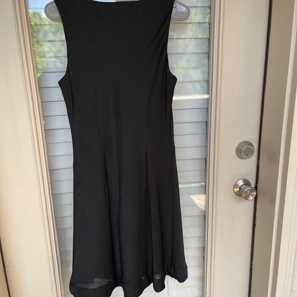 Ann Taylor striped black & white sleeveless dress used size 10 polyester - Picture 5 of 5